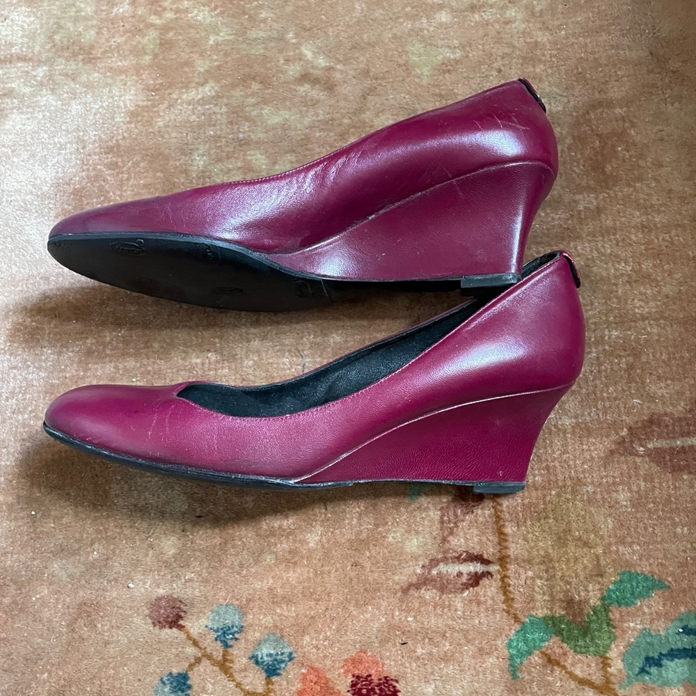 Gucci Raspberry Leather Wedges - Picture 3 of 6